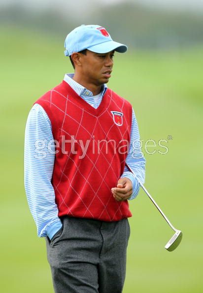 Tiger Woods Strokes the Nike Method 003 Mallet Putter | GolfCrunch.com